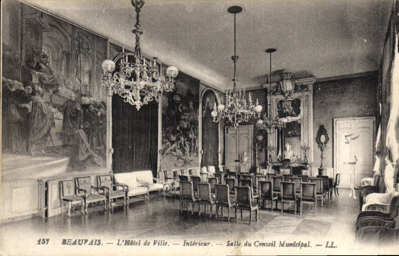 Beauvais — L'Hôtel de Ville — Intérieur — Salle du Conseil Municipal — LL. — n° 157