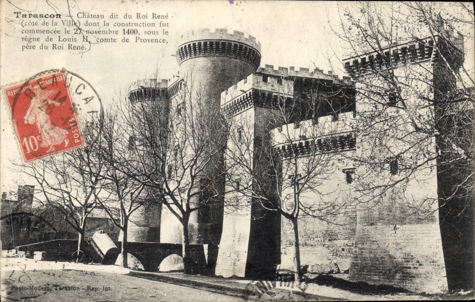 CPA Tarascon Chateau dit du Roi Rene cote de la ville 