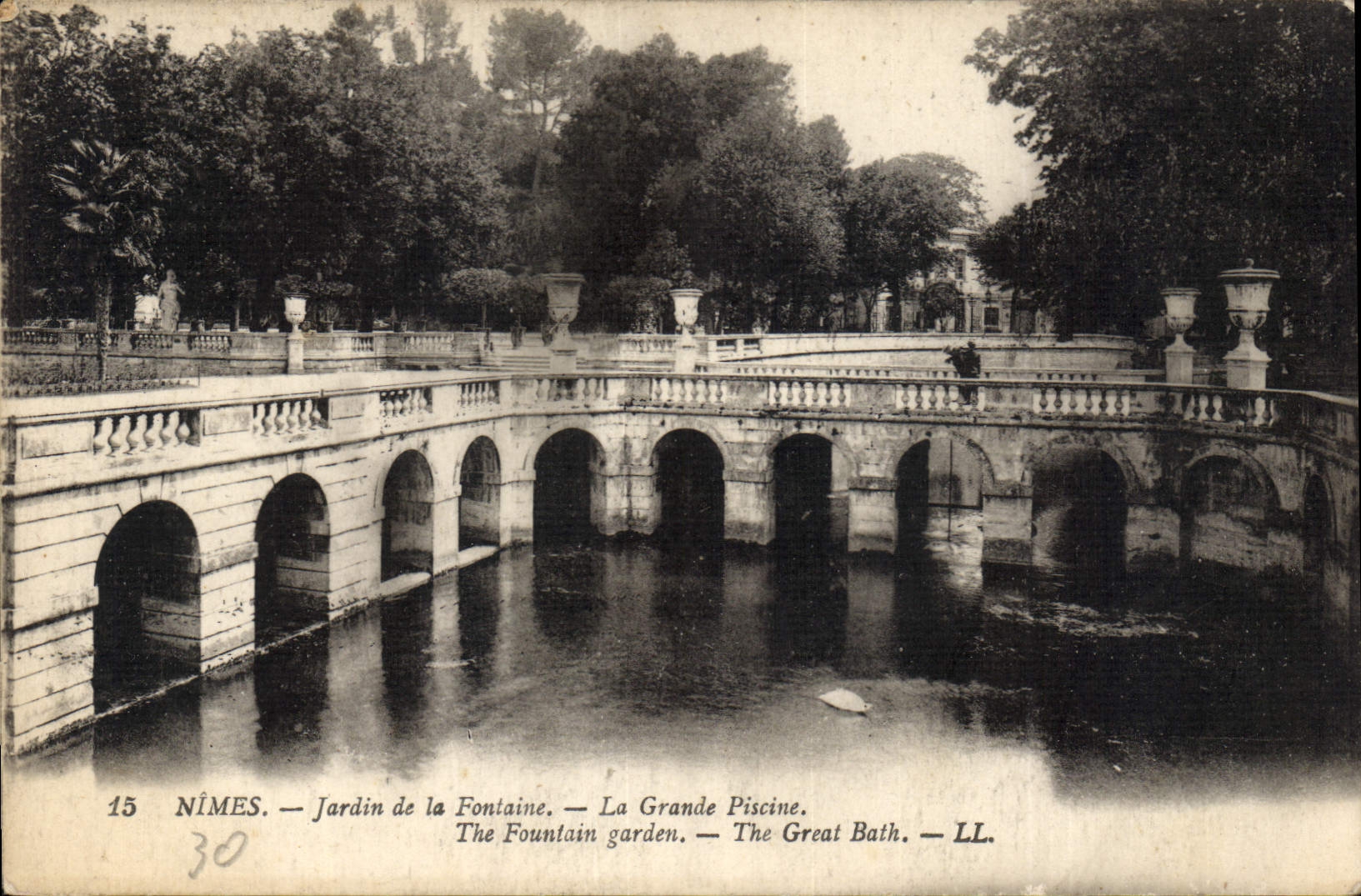 Nîmes — Jardin de la Fontaine — La Grande Piscine — LL. — 15