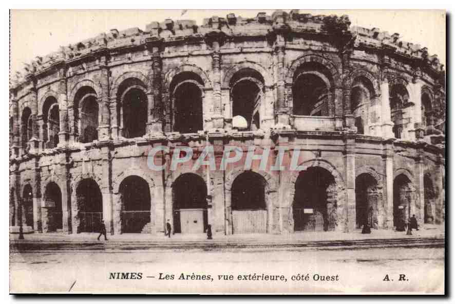 Nîmes — Les Arènes, vue extérieure, côté Ouest — A. R.