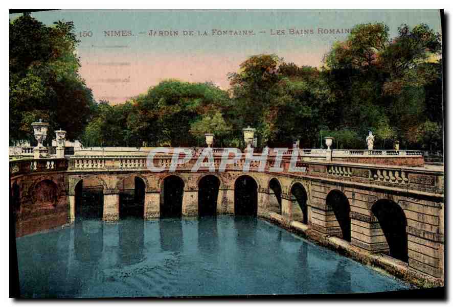 CPA Nimes Jardin de la Fontaine Les Bains Romaines 