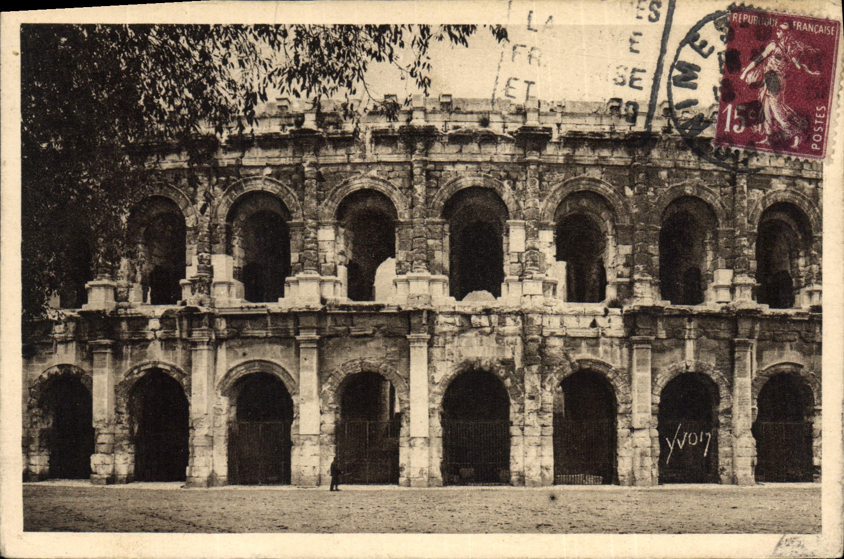 Les Arènes de Nîmes — vue du monument antique — Les Éditions d'Art Yves Blavat, Nîmes