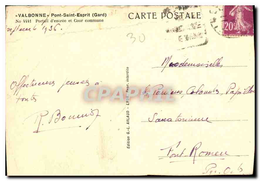 CPA Valbonne Pont Saint Esprit Gard Portail d'entree et Cour commune  — Rückseite