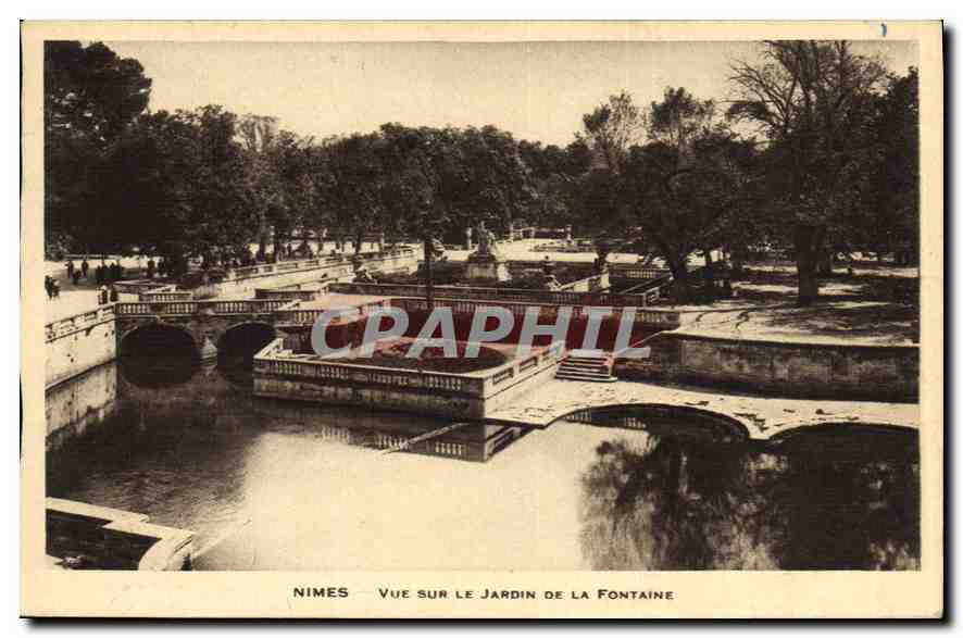 CPA Nimes Vue sur le Jardin de la Fontaine 