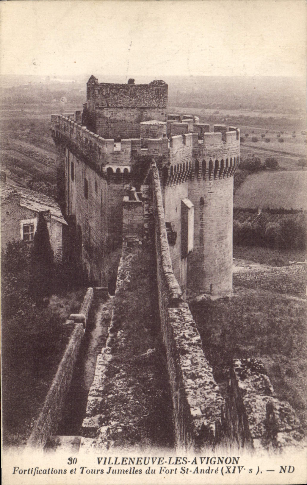 CPA Villeneuve les Avignon Fortifications et Tours Jumelles du Fort St Andre 