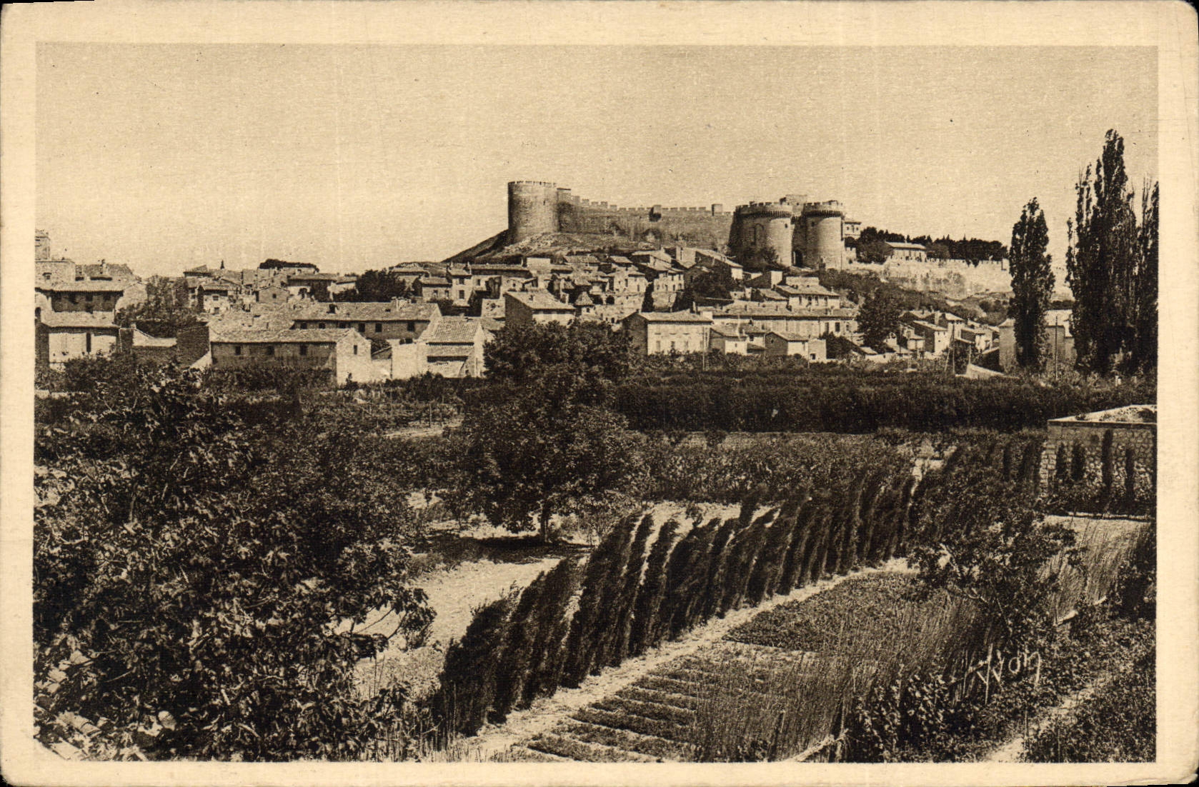 CPA La Douce France Villeneuve les Avignon 