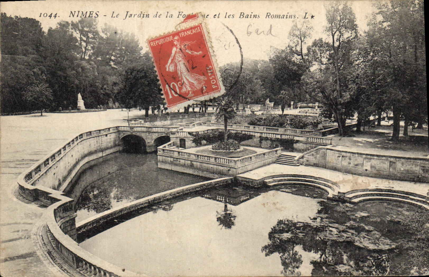 CPA Nimes Le Jardin de la Fontaine et les Bains Romains 