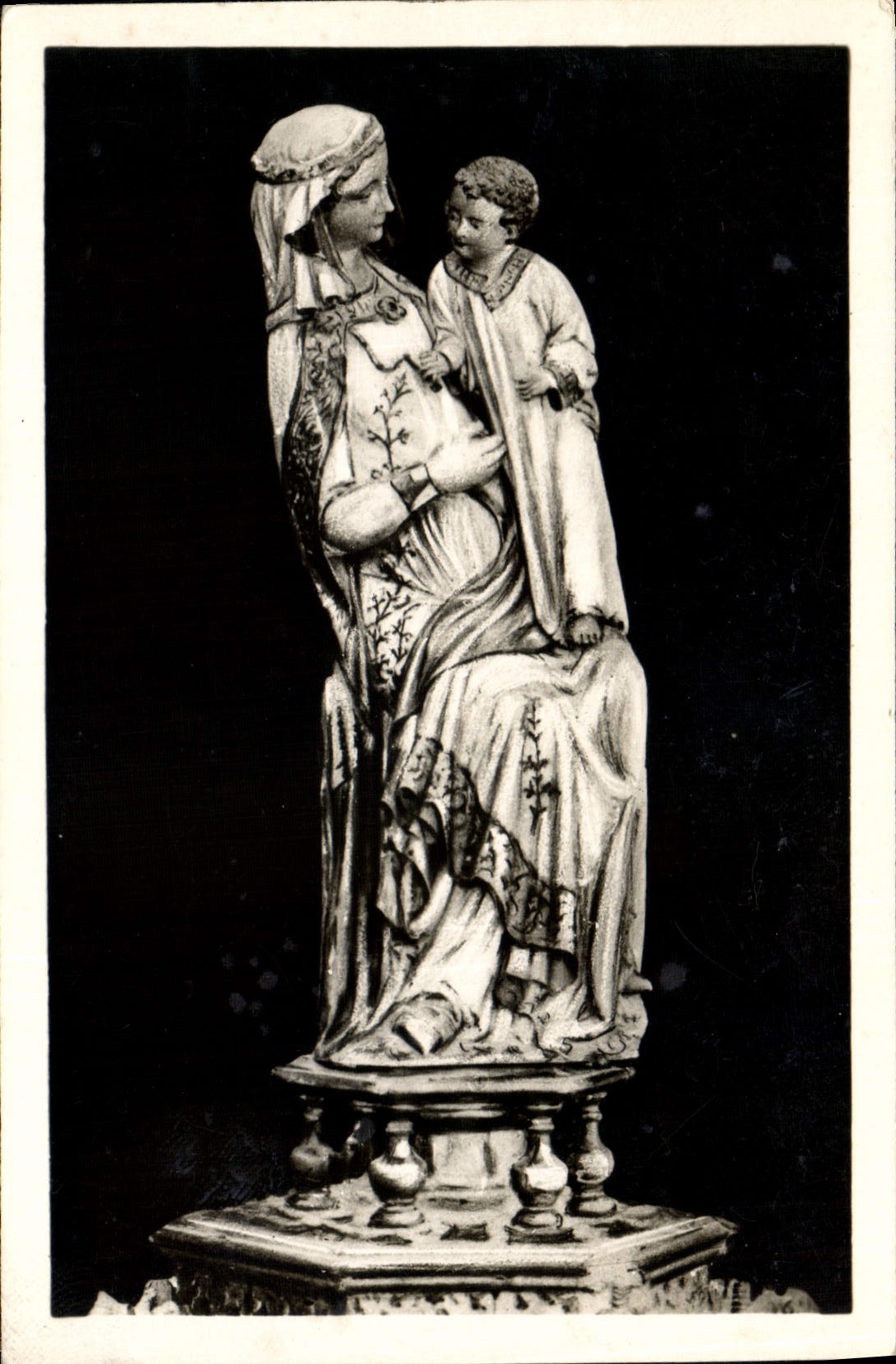 Villeneuve-lès-Avignon — Église de la Collégiale. La Vierge en ivoire (XIVe siècle) — Levy et Neerden Réunis, Paris Imp.