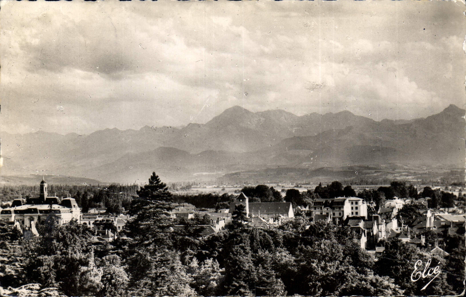 Vue sur la Ville et la Chaîne des Pyrénées — Elcée — Éditeur Elcée