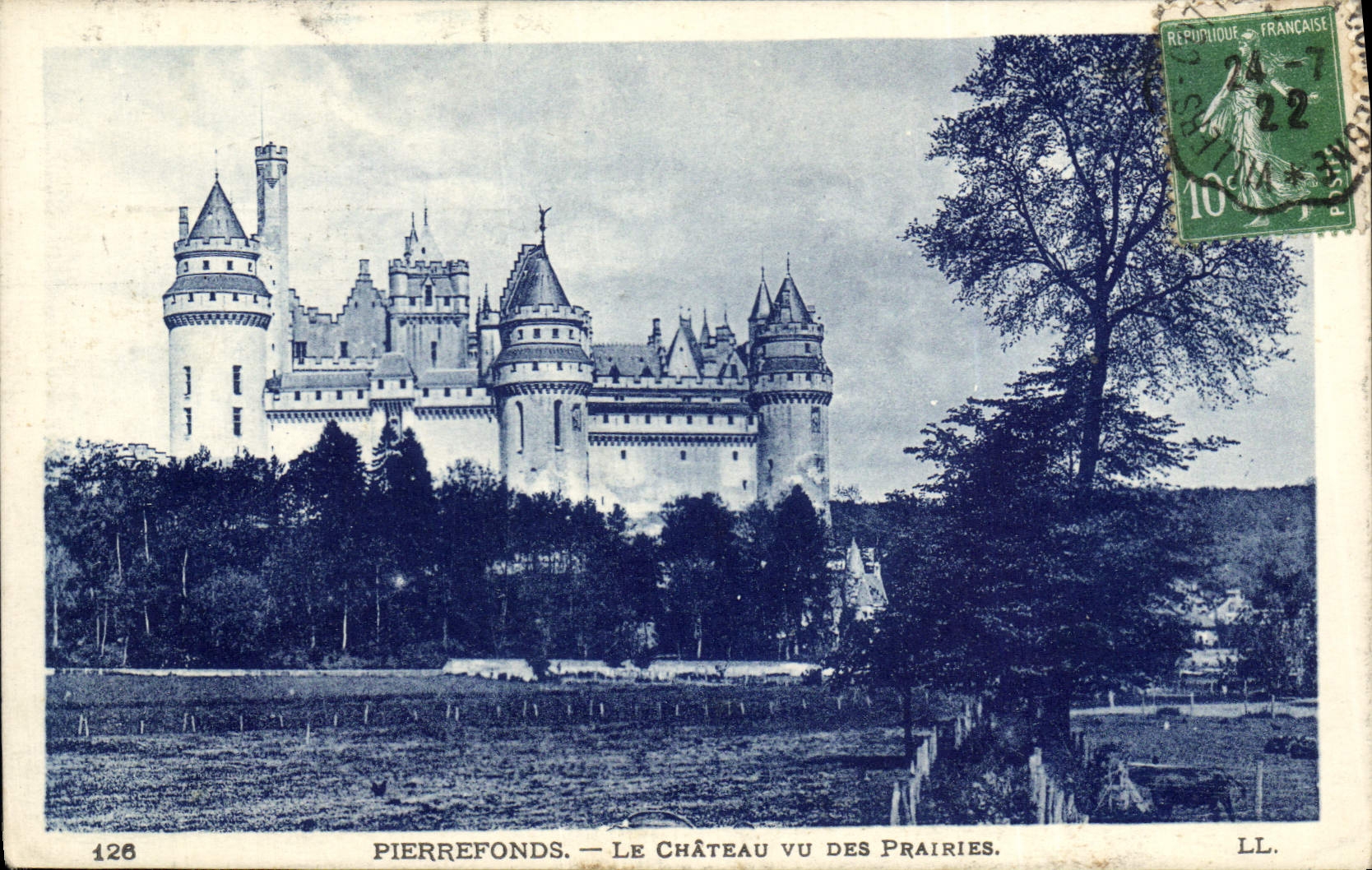 Pierrefonds — Le Château vu des Prairies — LL. n°126