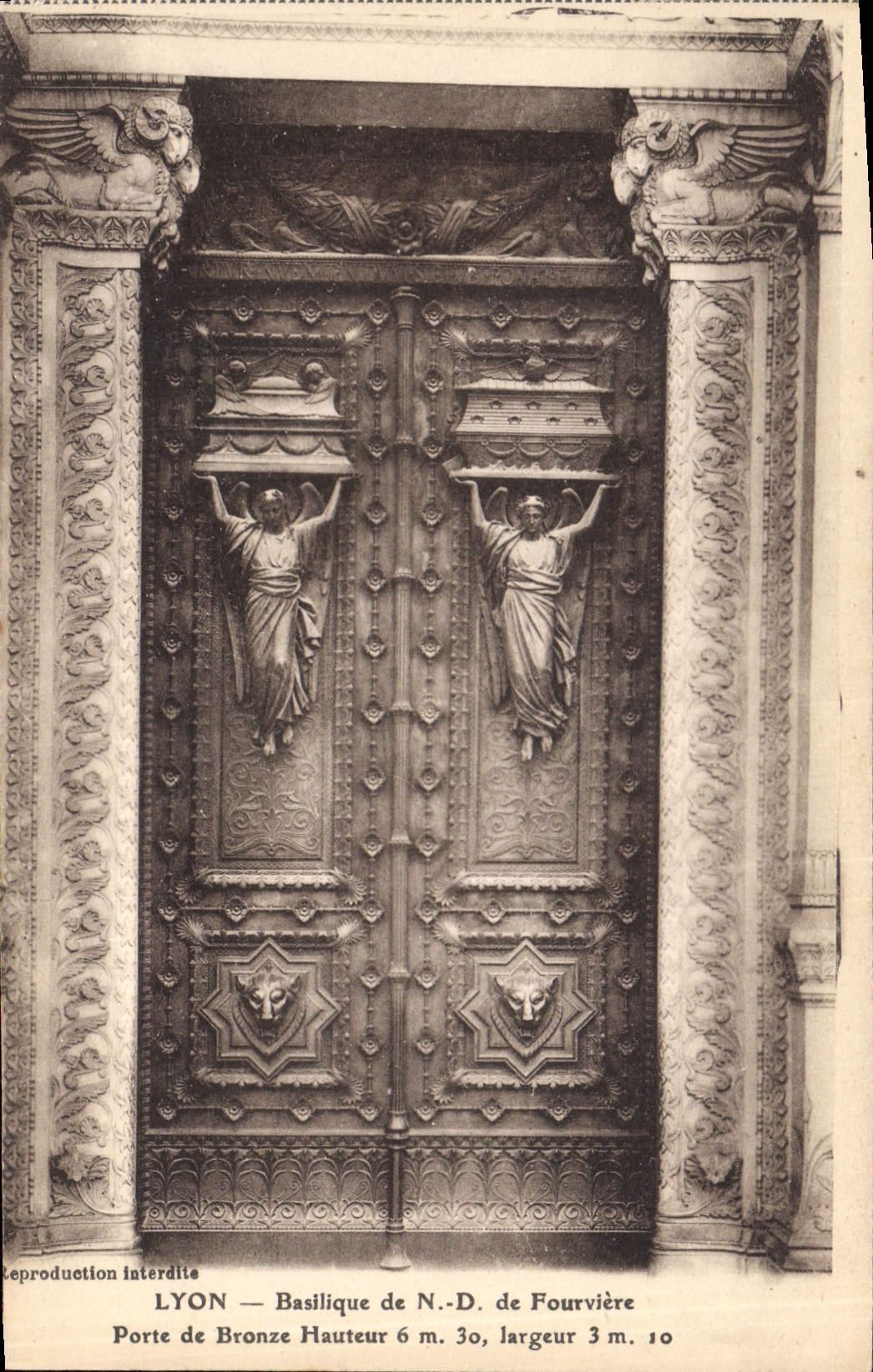 CPA Lyon Basilique de N D de Fourviere Porte de bronze 