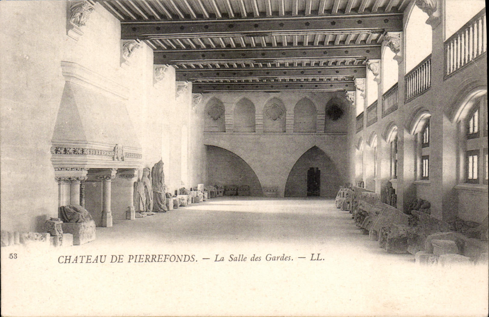 Château de Pierrefonds — La Salle des Gardes — LL. — N° 53
