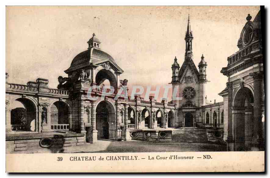 Château de Chantilly — La Cour d'Honneur — C. des Arts Photomécaniques Strasbourg-Schiltigheim - Recto
