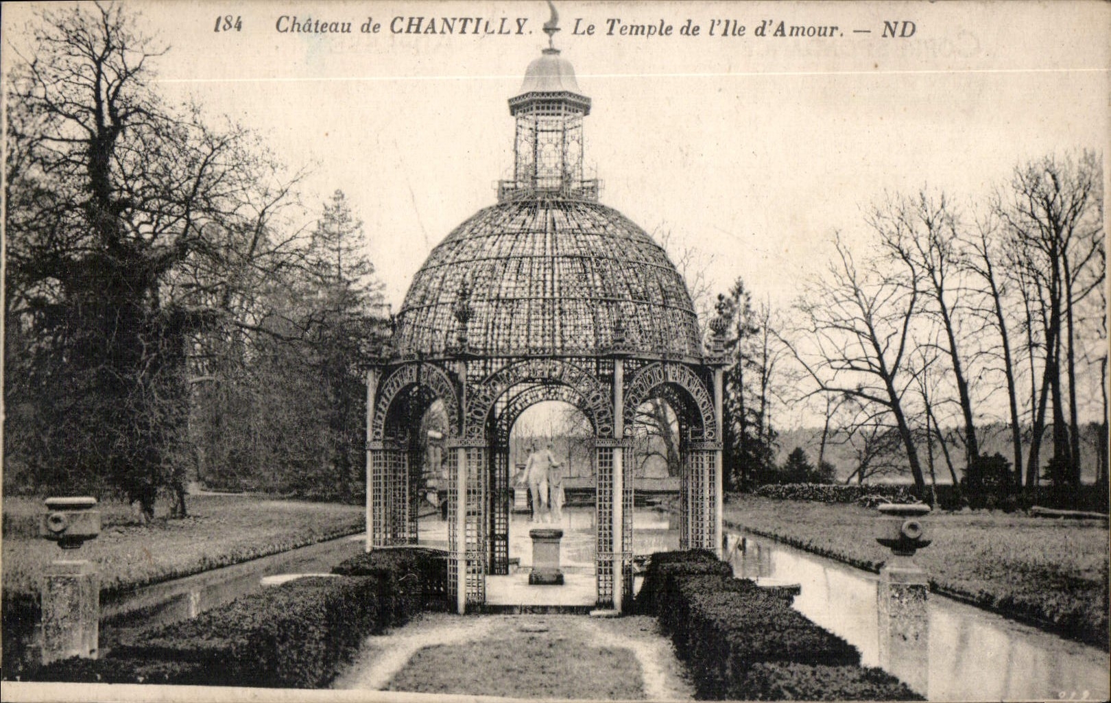 Château de CHANTILLY — Le Temple de l'Île d'Amour — ND