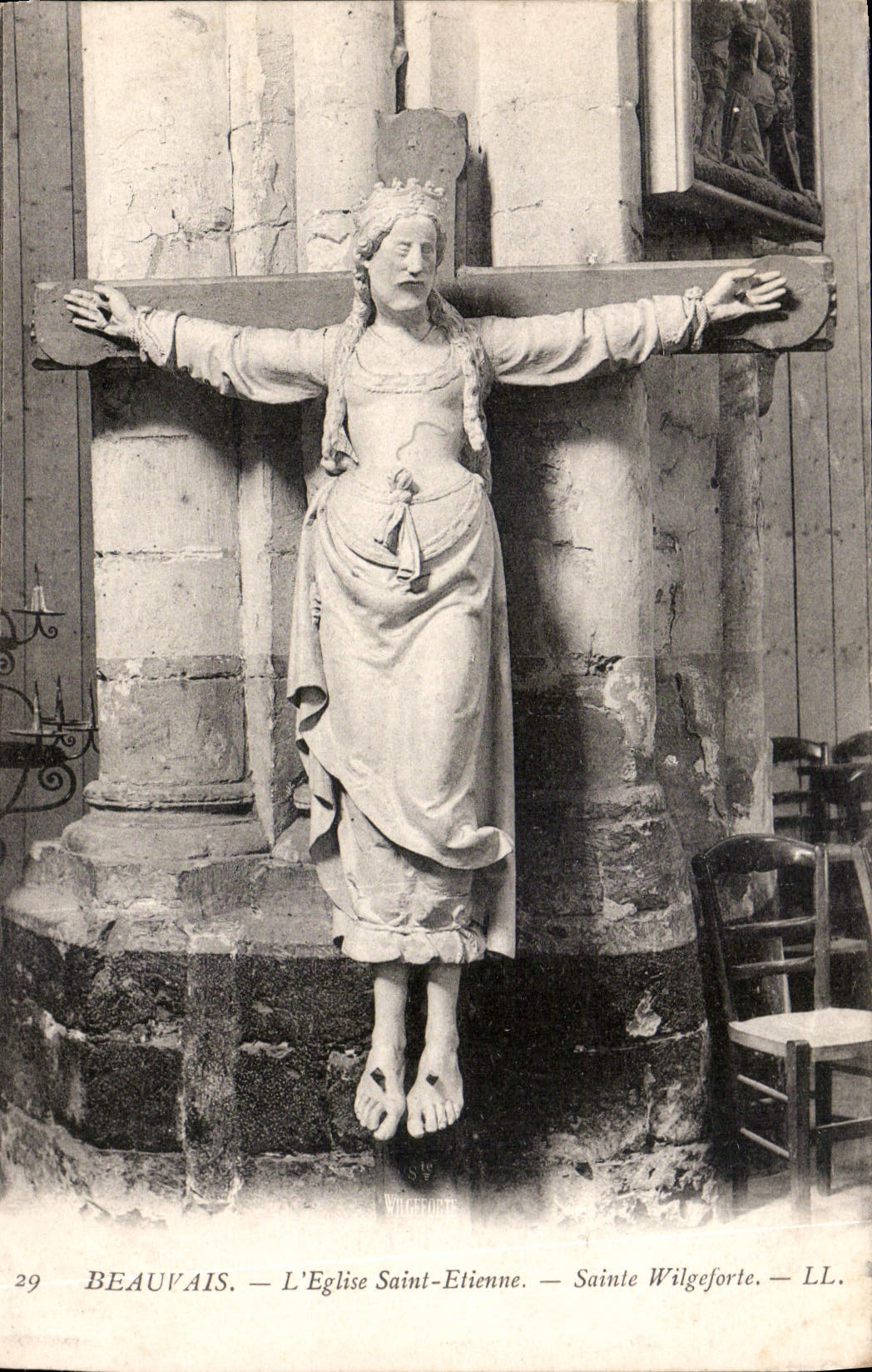 CPA Beauvais L'Eglise Saint Etienne Sainte Wilgeforte 