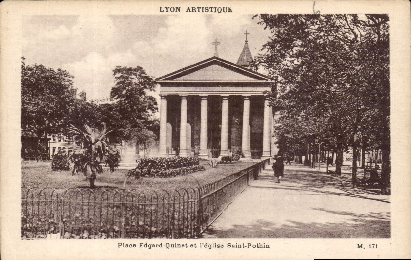CPA Lyon Artistique Place Edgard Quinet et l'eglise Saint Pothin 