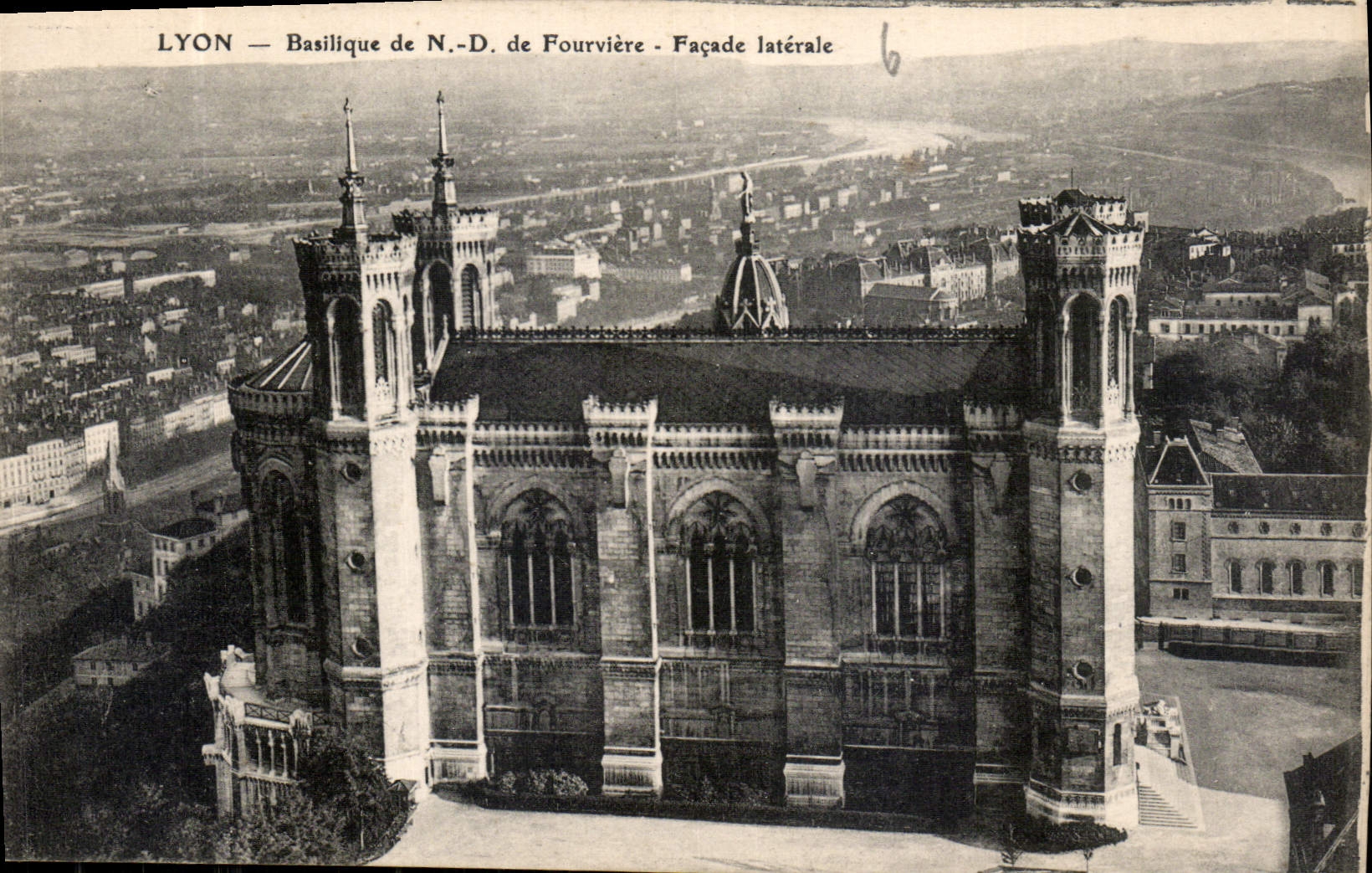 CPA Lyon Basilique de ND de Fourviere Facade laterale 