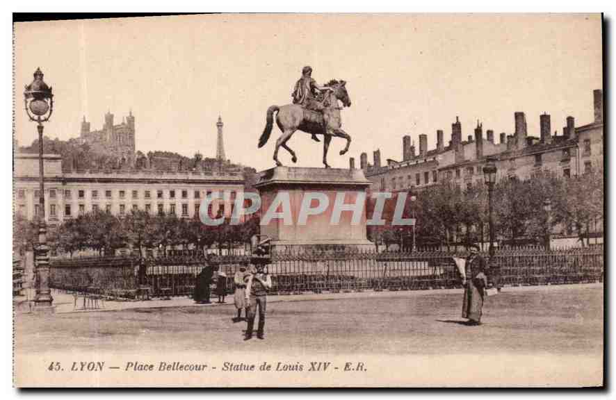 CPA Lyon Place Bellecour Statue de Louis XIV 