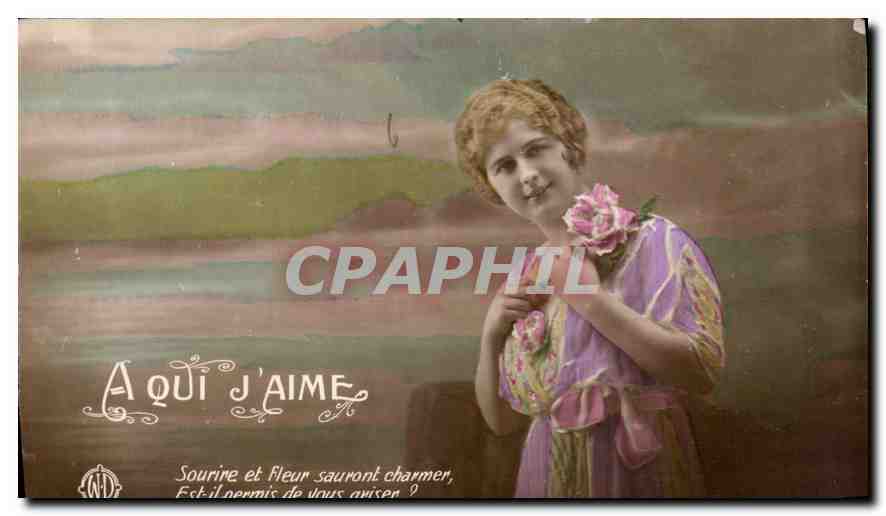 CPA A qui j'aime Sourire et fleur sauront charmer Femme