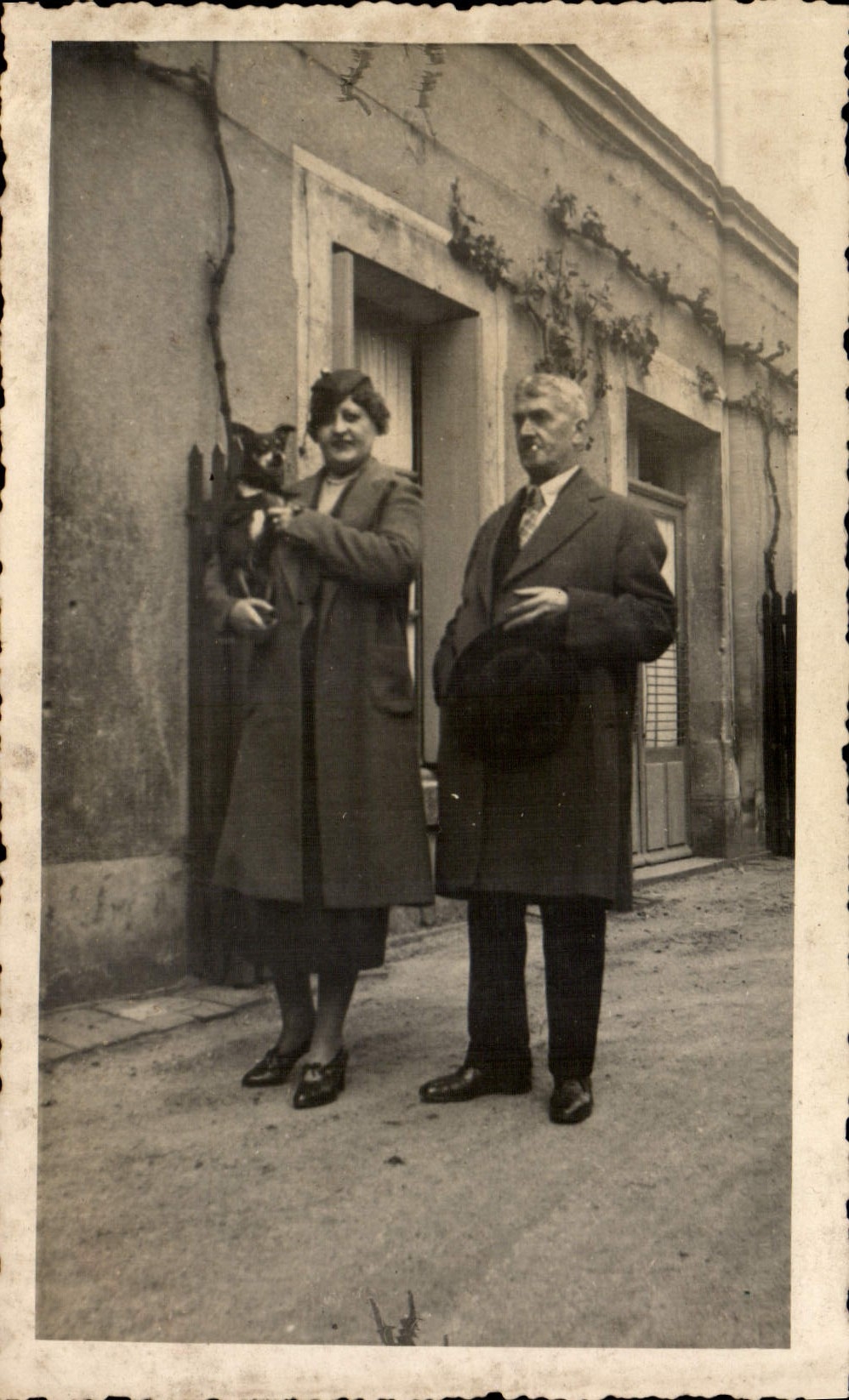 CARTE PHOTO Femme Chien