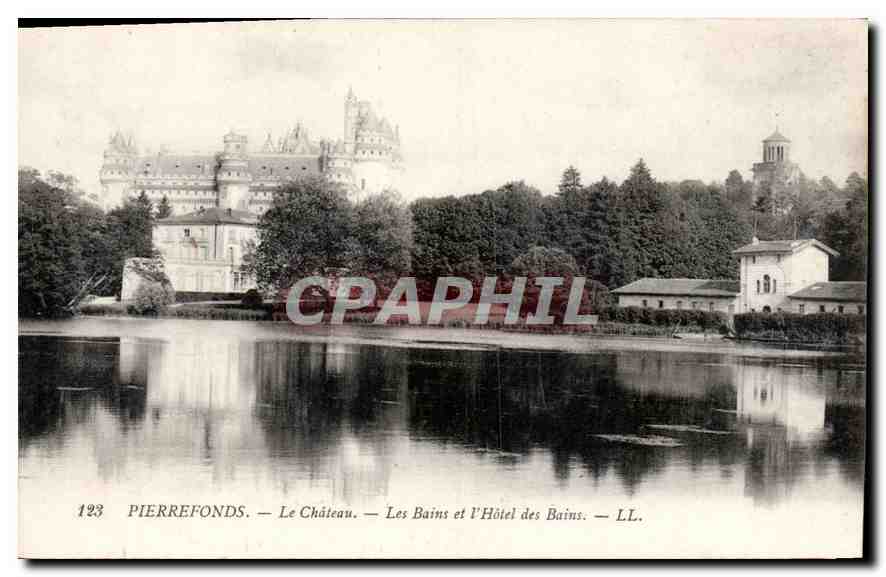 CPA Pierrefonds Le Chateau Les Bains et l'Hotel des Bains 