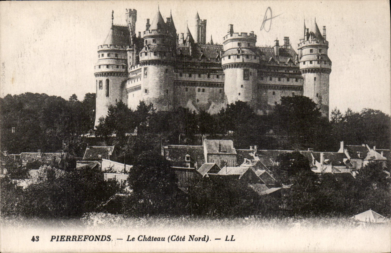 Pierrefonds — Le Château (Côté Nord) — LL