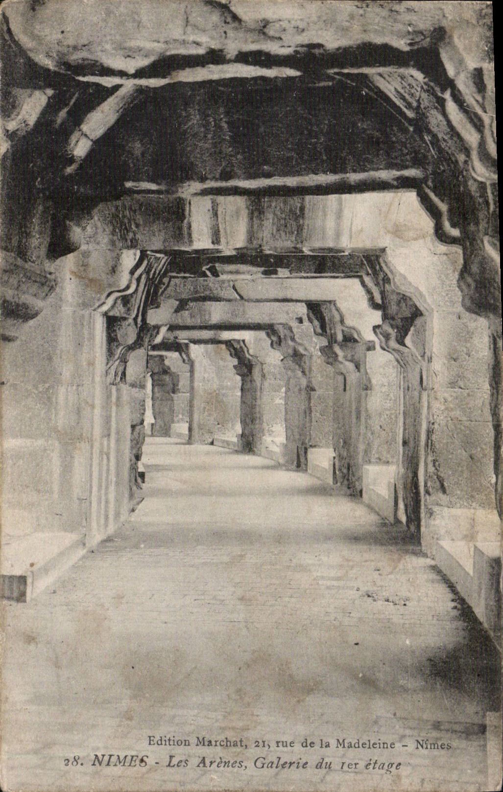 CPA Nimes Les Arenes Galerie du res etage 