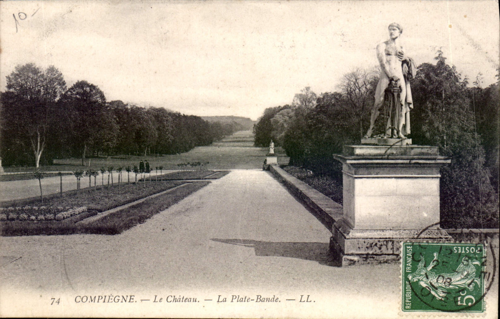 CPA Compiegne Le Chateau La Plate Bande 