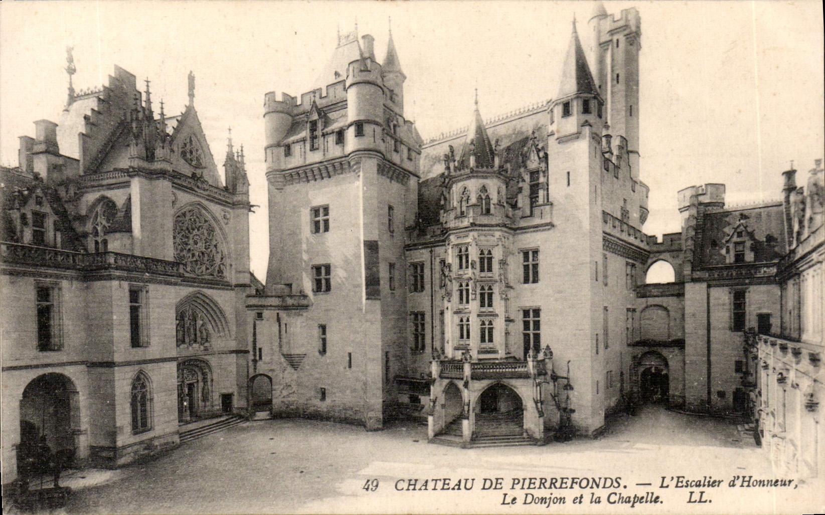 Château de Pierrefonds — Le Donjon et la Chapelle — L'Escalier d'Honneur — LL. — n° 49
