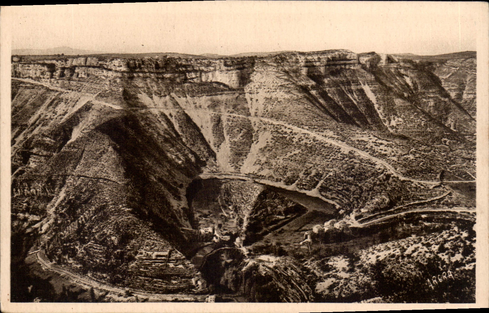 CPA Vallee de la Vis Gard Le Cirque de Navacelles 