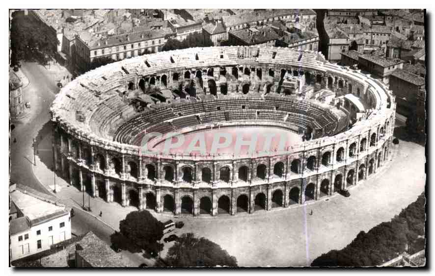 CPA Nimes Gard Vue aerienne sur les Arenes 