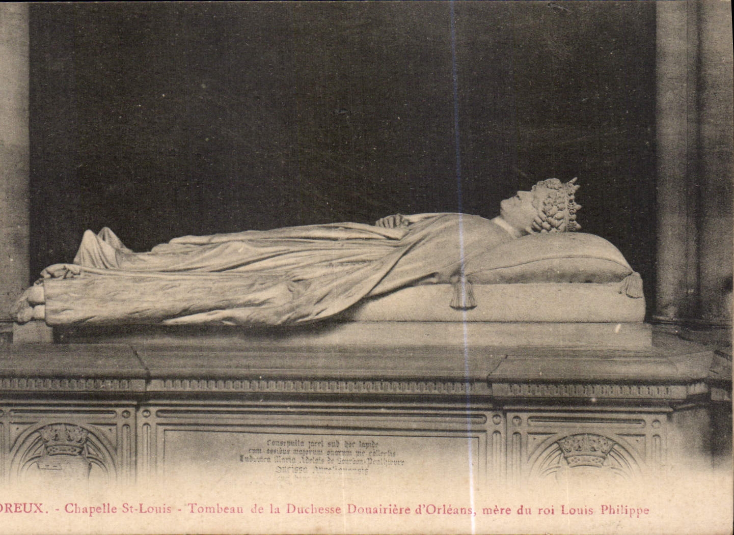 Chapelle St-Louis - Tombeau de la Duchesse Donairière d'Orléans, mère du roi Louis Philippe