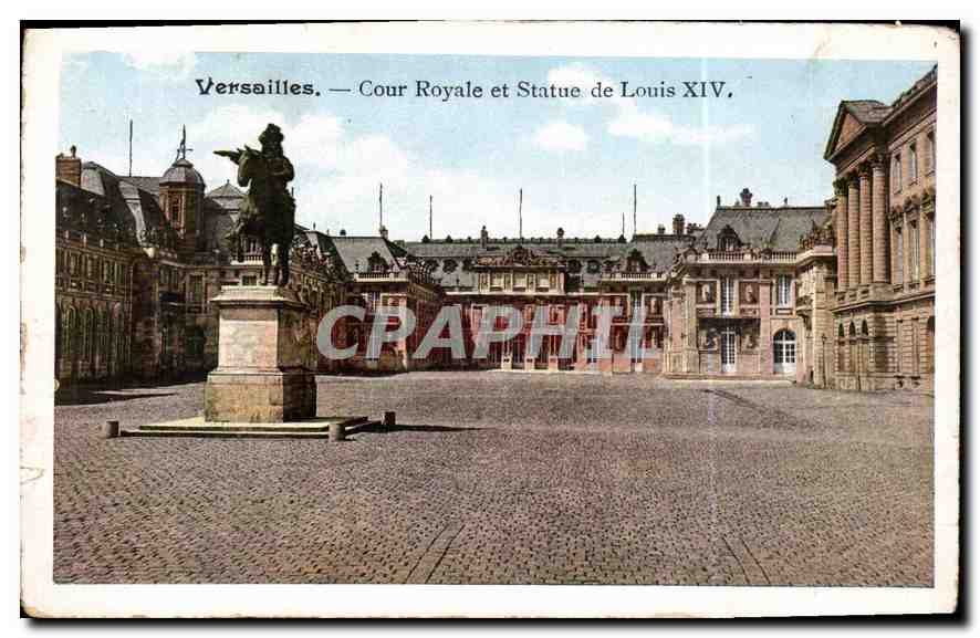 CPA Versailles Cour Royale et Statue de Louis XIV 