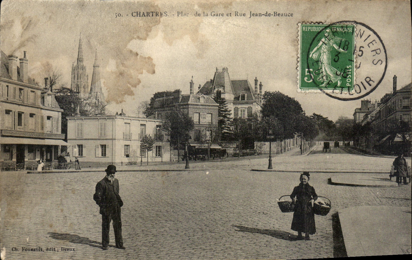 CPA Chartres Place de la Gare et Rue Jean de Beaute 