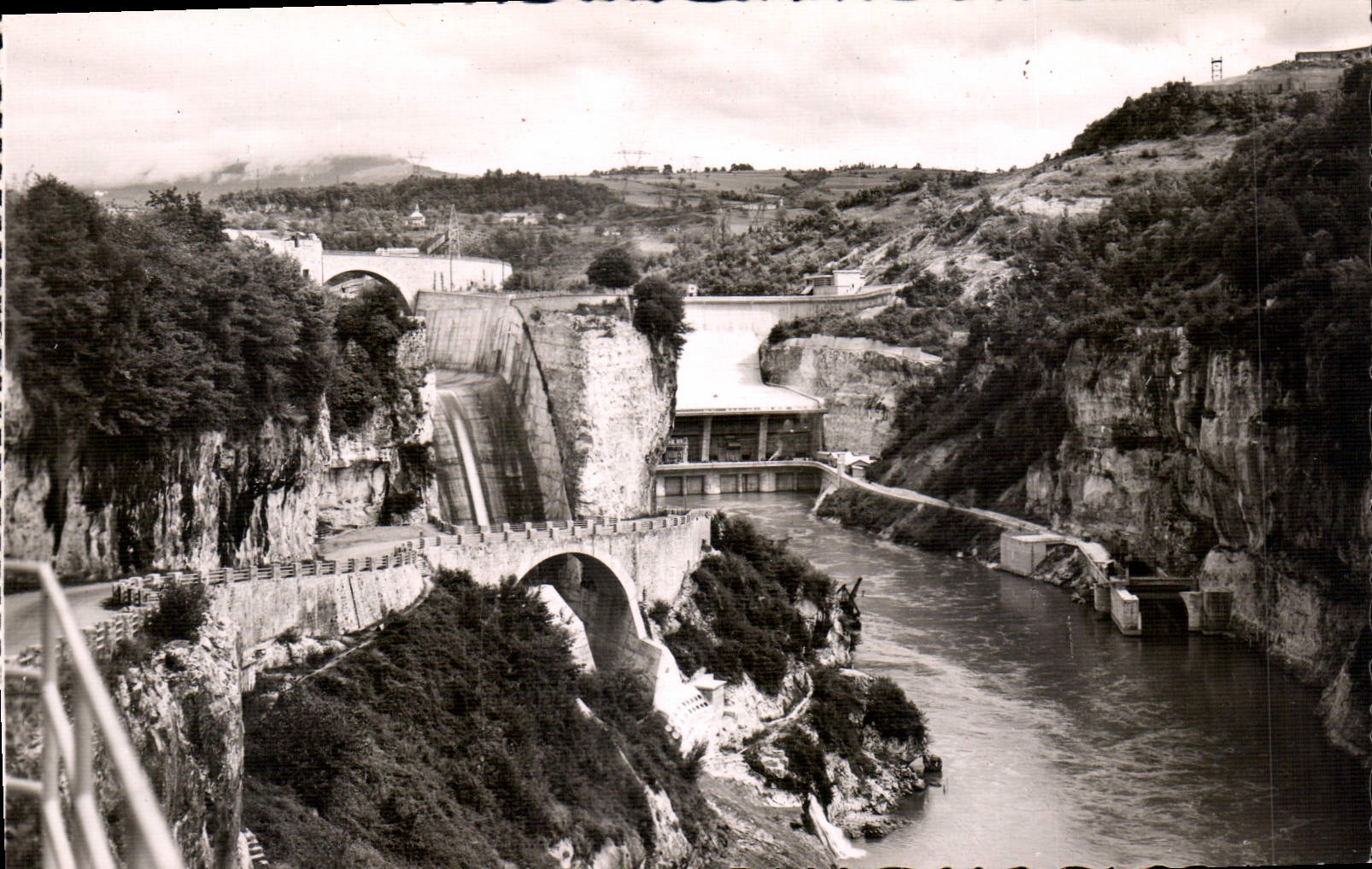 CPA Genissiat Ain Vue d'ensemble des ouvrages du Grand Barrage 