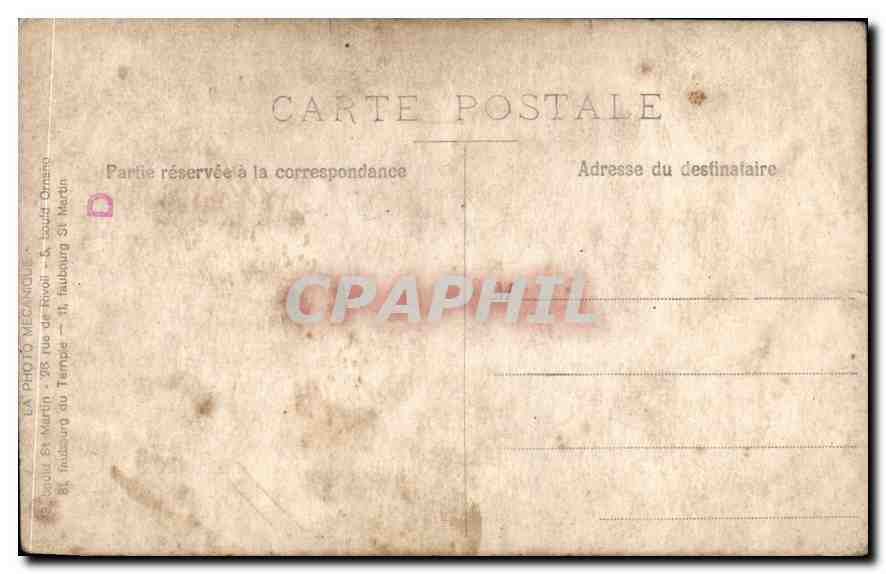 Deux femmes et un enfant — studio photographique — Éditeur : LA PHOTO MÉCANIQUE, 8, faubourg St-Martin, Paris — Reverso