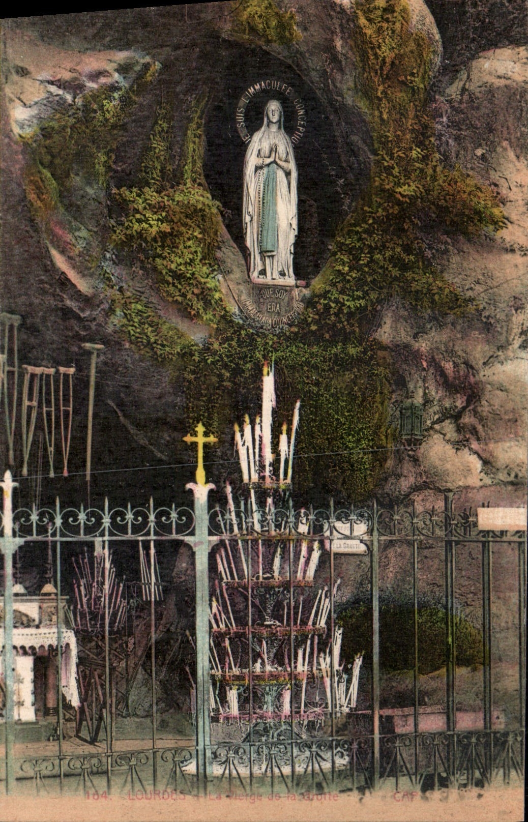 CPA Lourdes La vierge de la grotte