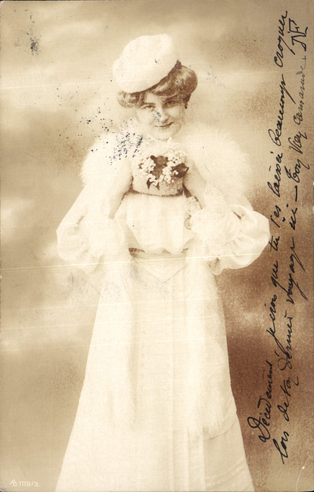 Junge Frau in weißem Kleid und Hut — Photographie — Verlag Lychnographie, n° 1118/3