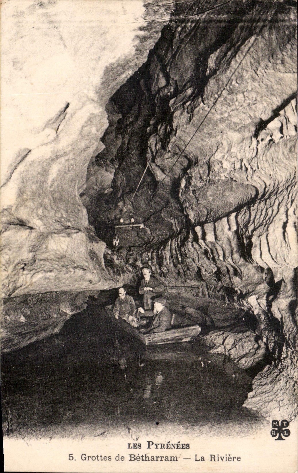 CPA Les Pyrenees Grottes de Betharram La Riviere 