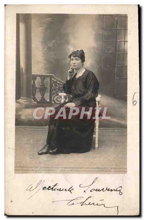 Jeune femme assise — studio — Photographie M. Bottite, Chollet