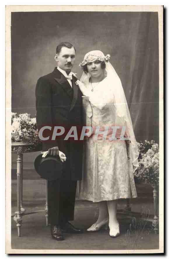 Nouveau mariage — couple en tenue de noces — carte postale anonyme
