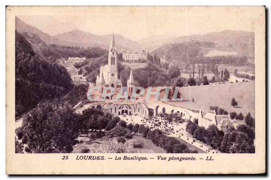 CPA Lourdes La Basilique Vue plongeante 