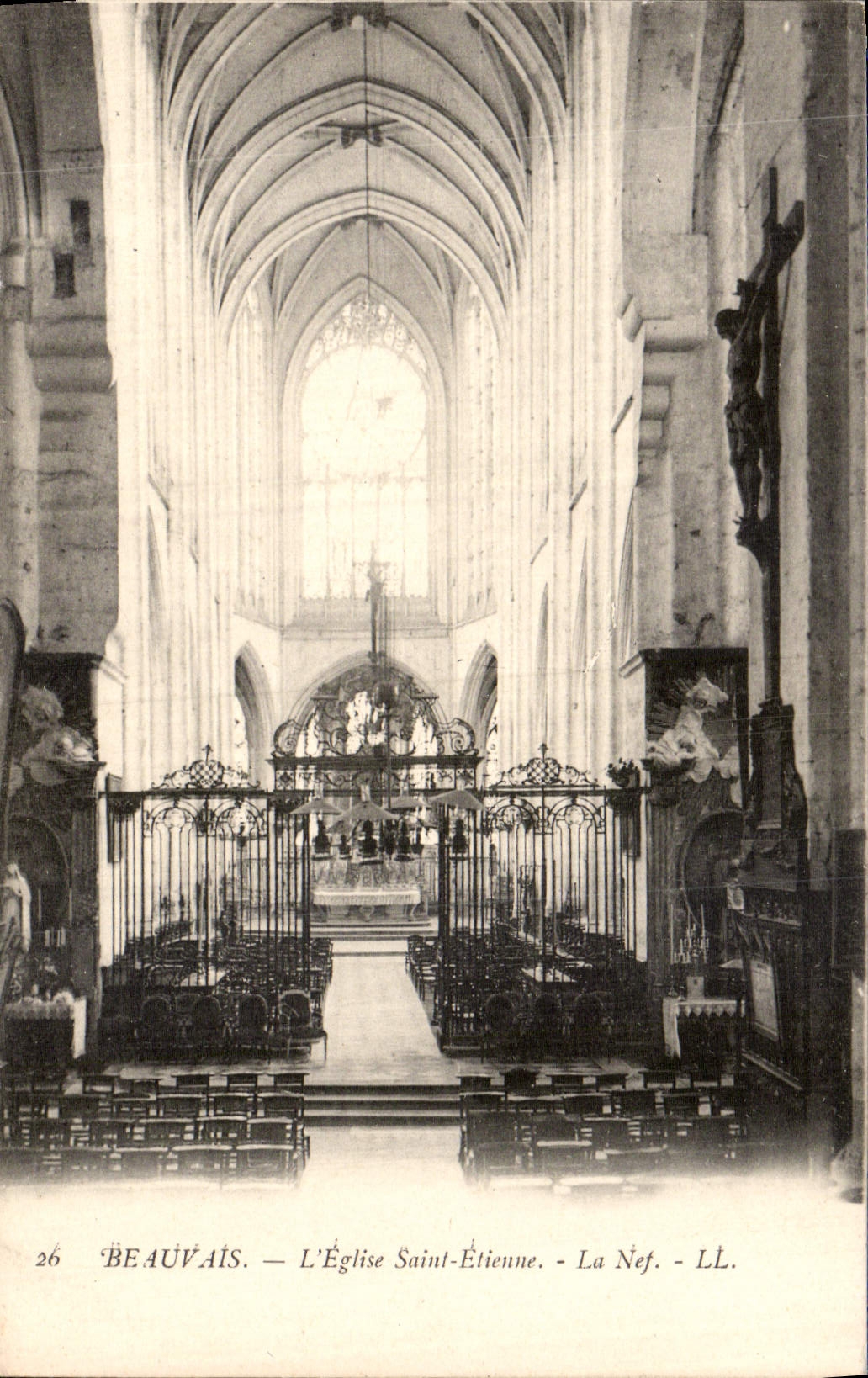 Beauvais — L'Église Saint-Étienne - La Nef - LL.