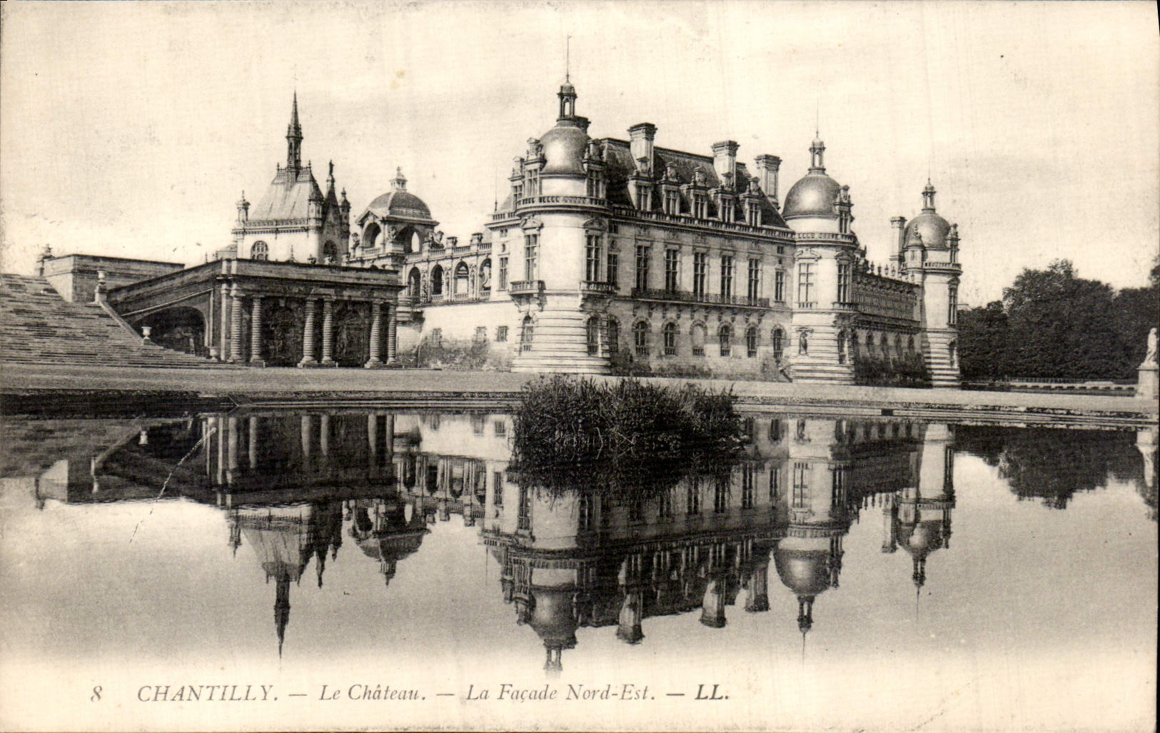 Chantilly — Le Château — La Façade Nord-Est — LL.