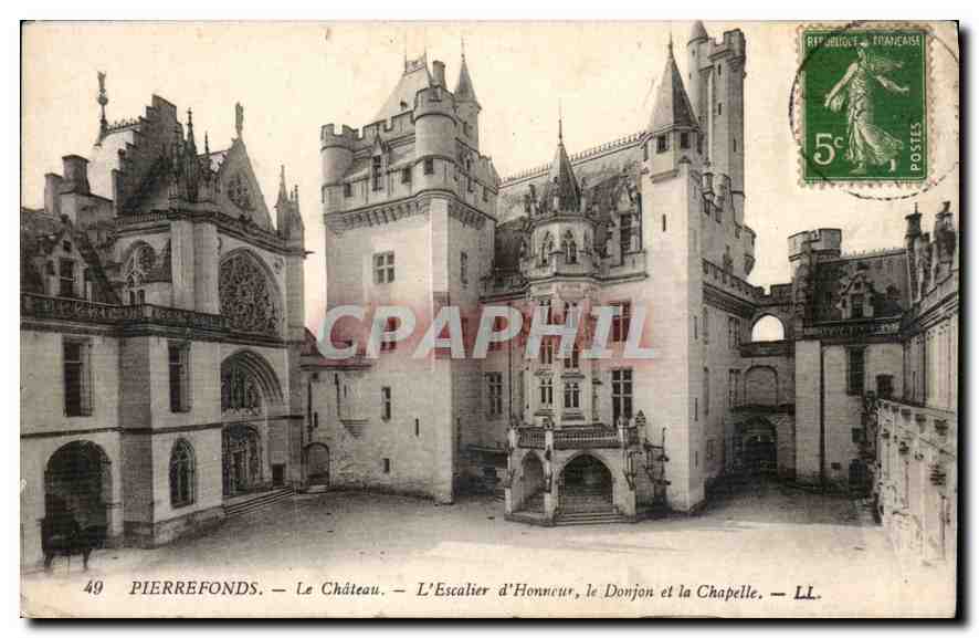 PierreFonds — Le Château — L'Escalier d'Honneur, le Donjon et la Chapelle — LL. — Éditeur LL.
