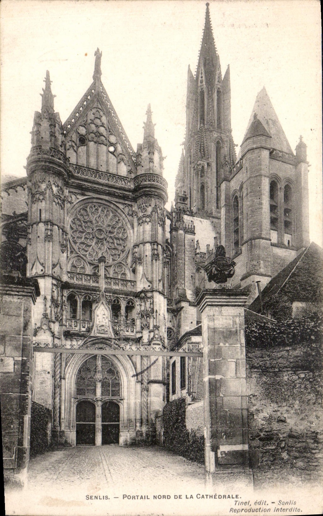 CPA Senlis Portail Nord de la Cathedrale 