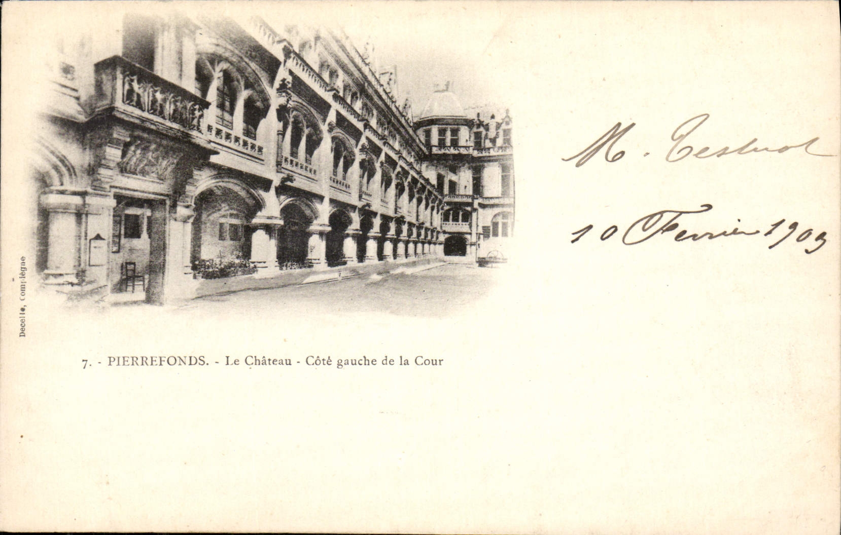 CPA Pierrefonds Le Chateau Cote gauche de la Cour 