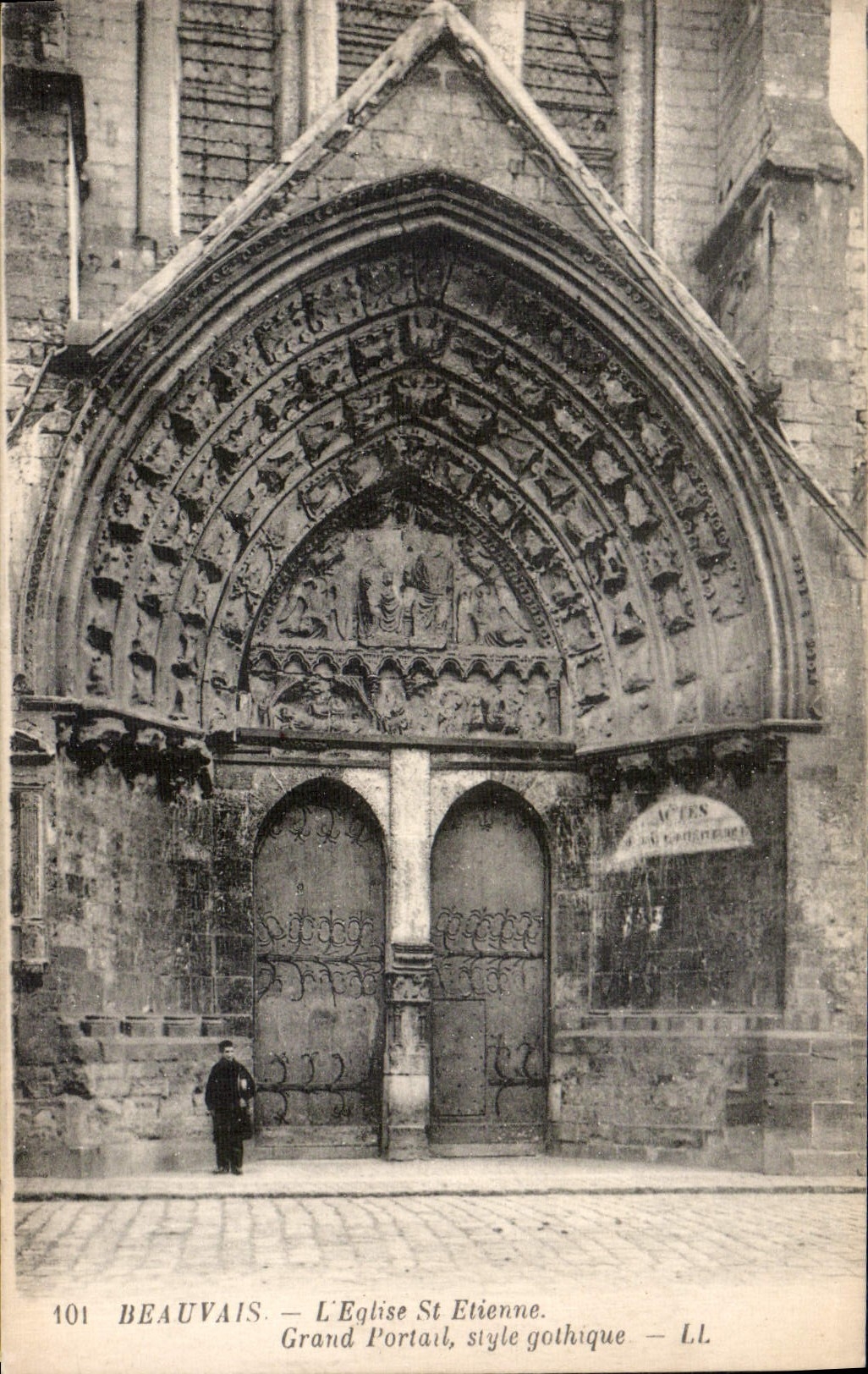 Beauvais — L'Église St Étienne. Grand Portail, style gothique — LL
