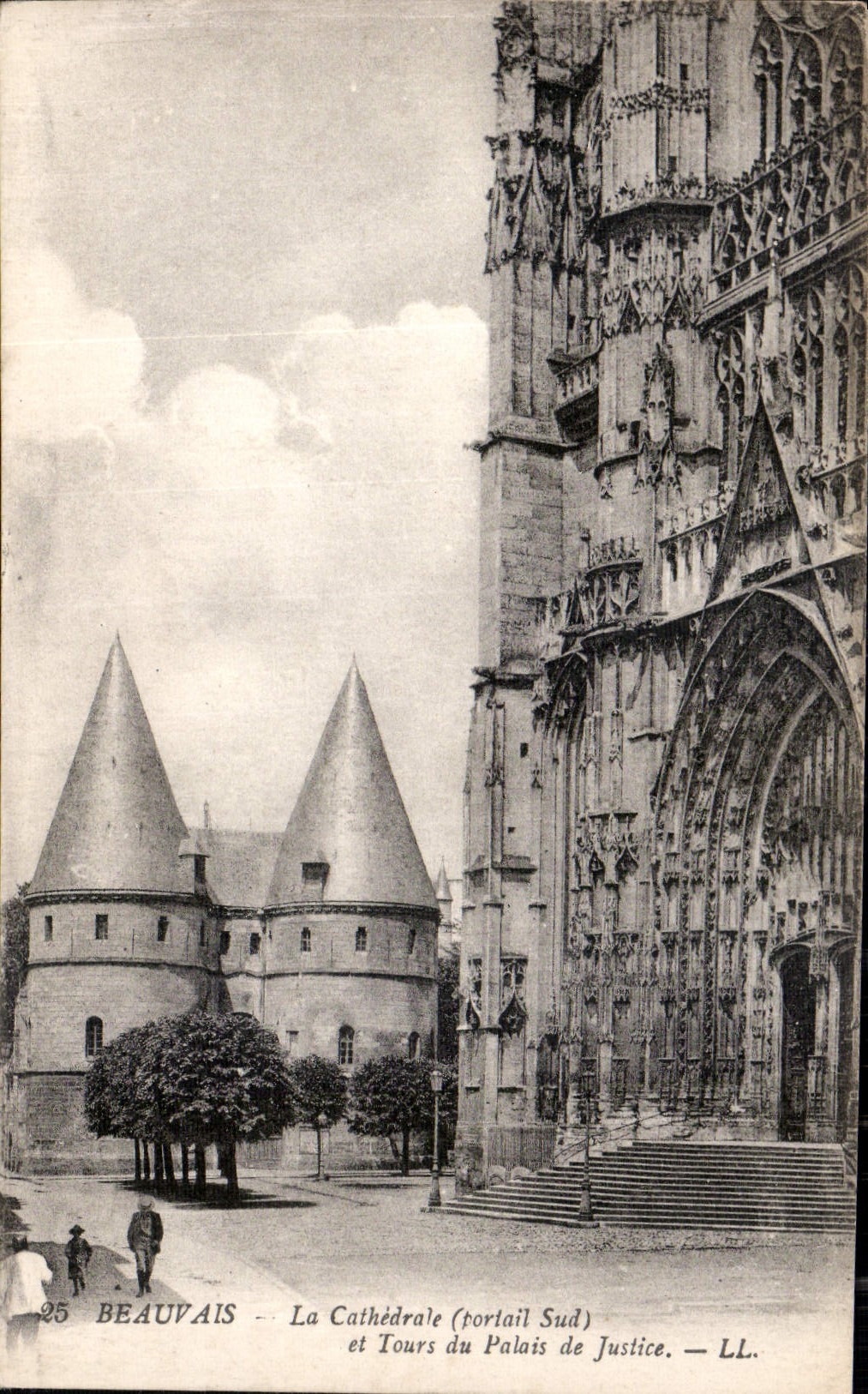 Beauvais — La Cathédrale (portail Sud) et Tours du Palais de Justice — LL.