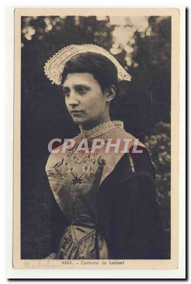 costume de LORiENT coiffe bretonne bonnet folklore femme broderie embroidery headdress costume CPA